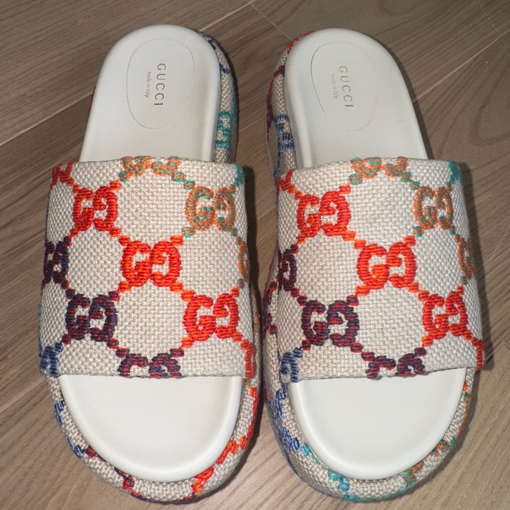 Gucci Beige and Multicolor Patterned Slides